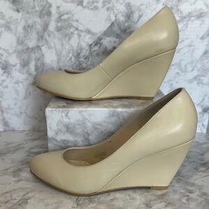 Fitzwell Chic Cream Wedge Shoes Women’s 8.5 WW Office Career Comfy